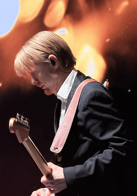 Happy keyboard player